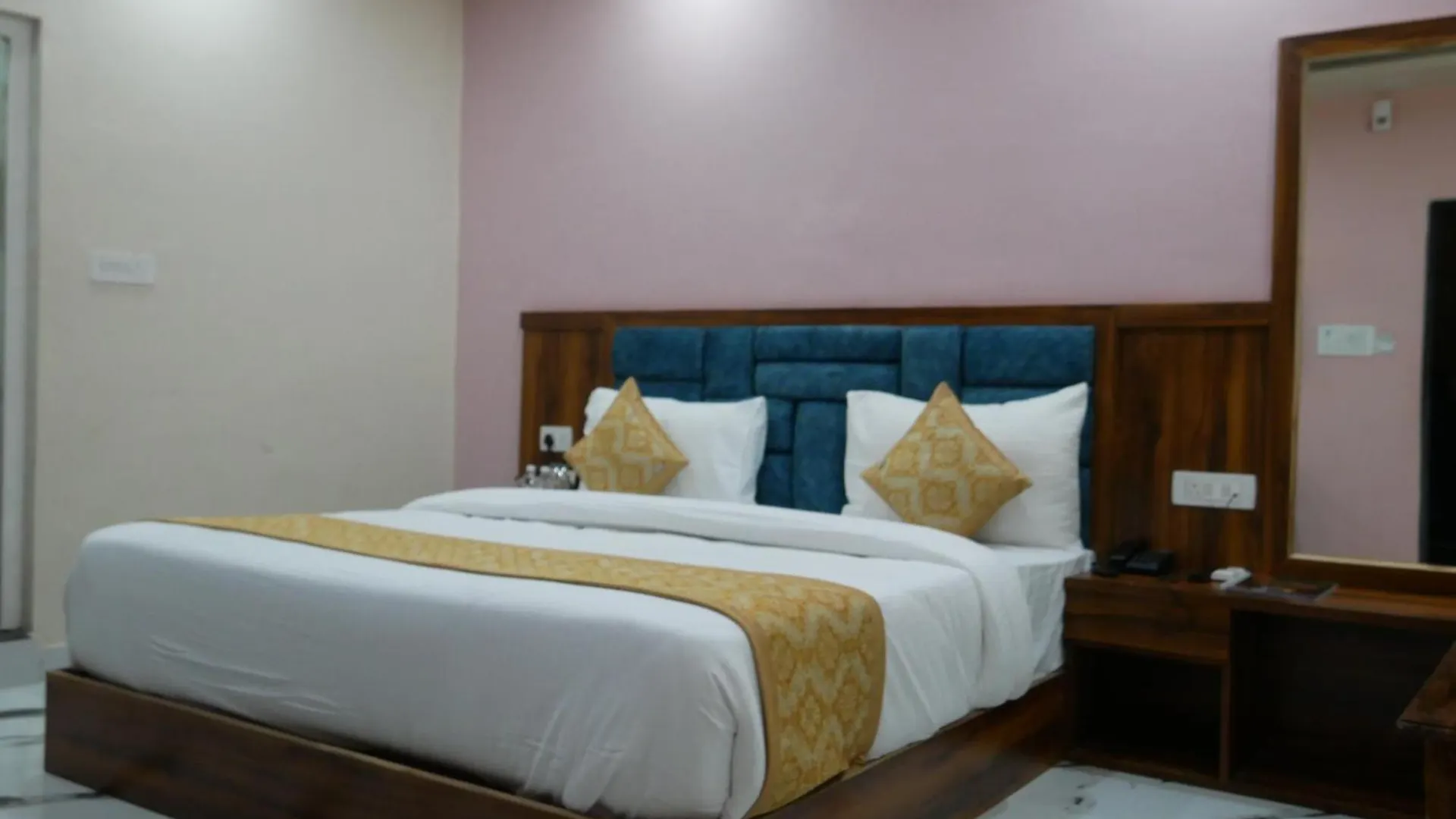 Hotel Ayushman Inn Varanasi
